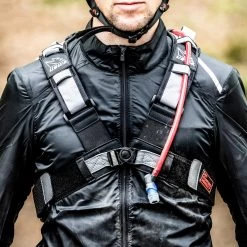 Uswe Patriot MTB Protector Pack 25 Uswe Patriot MTB Protector Pack -Therabody Store Patriot 15L Grey Black USWE Protector Backpack Honza Harness