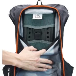 Uswe Patriot MTB Protector Pack 18 Uswe Patriot MTB Protector Pack -Therabody Store Patriot 15L Orange Grey USWE Hydration Backpack Backprotector