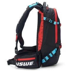 Uswe Pow 16 -Therabody Store Pow 16 Black USWE Hydration Backpack Sideview min