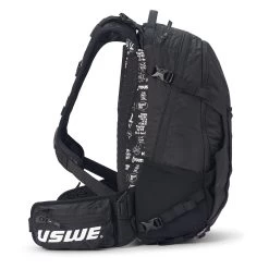 Uswe Shred 16 29 Uswe Shred 16 -Therabody Store Shred 16 Black USWE Daypack Sideview 2021