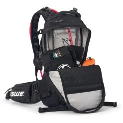 Uswe Shred 25 -Therabody Store Shred 25 Black USWE Daypack Main Compartment 2021