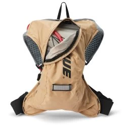 Uswe Vertical Hydration Pack 4L -Therabody Store Vertical 4 Sandstorm USWE Hydration Backpack Main Compartment